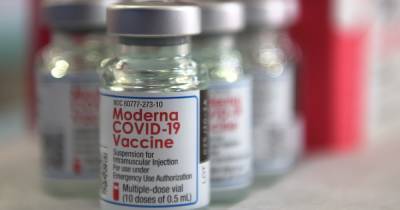 COVID-вакцину Moderna проверяют на редкий побочный эффект