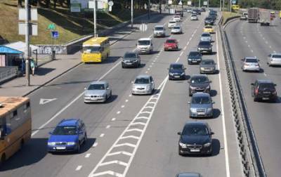 Вниманию водителей: в Украине начинают действовать новые правила дорожного движения