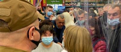 Киевляне подрались в очереди за вакциной