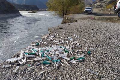 В реке в Дагестане обнаружили использованные шприцы