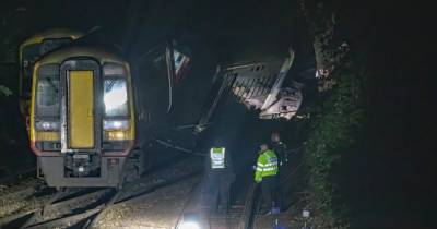 В Великобритании столкнулись пассажирские поезда, много пострадавших (видео)