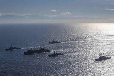Командный корабль Шестого флота ВМС США Mount Whitney направляется в Черное море