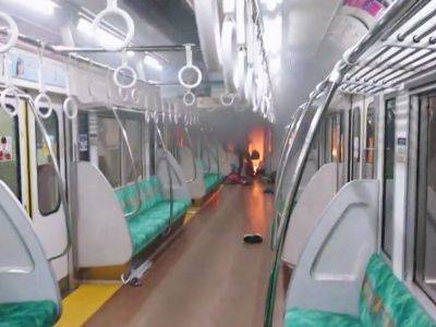В метро Токио мужчина напал с ножом на пассажиров и устроил пожар