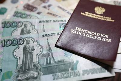 Пенсии в России сократились в восьмой раз подряд