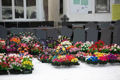 Петербуржцам разослали рекламу похоронных услуг под видом государственных памяток