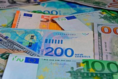 Шекель продолжает бить рекорды против доллара и евро