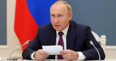 Путин начинает серию совещаний по развитию армии в Сочи