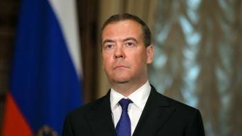 Медведев: ситуация с ковидом в России почти критическая