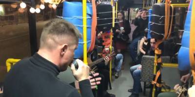 В локдаун в Воронеже устроили рок-концерт в маршрутке №90