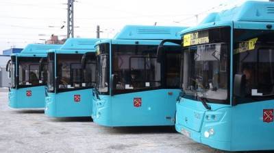 Автобусы в Петербурге блокируют во время локдауна из-за безмасочинков