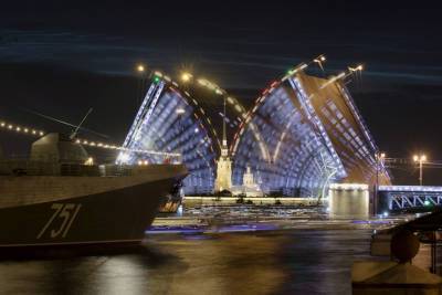 Развод мостов в Петербурге 2021