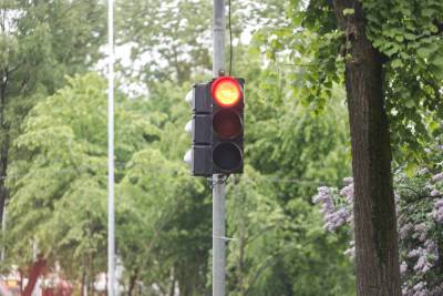 Шесть новых светофоров установят в Пскове до конца года