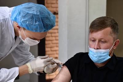 Мишустин анонсировал смягчение ограничений для привитых от коронавируса россиян