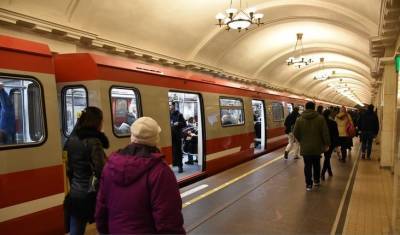 Петербургский метрополитен выводит на линии дополнительные поезда