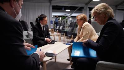 Зеленский и Меркель встретились на климатическом саммите в Глазго