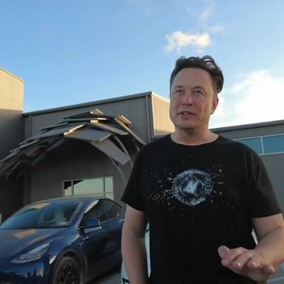 Глава компаний Tesla и SpaceX стал первым человеком в истории с состоянием $300 млрд