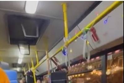 Воронежские рок-музыканты отметили Хэллоуин концертом в маршрутном автобусе №90