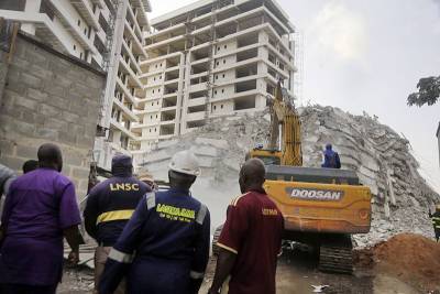 Пятьдесят человек остались под завалами обрушившегося здания в Лагосе