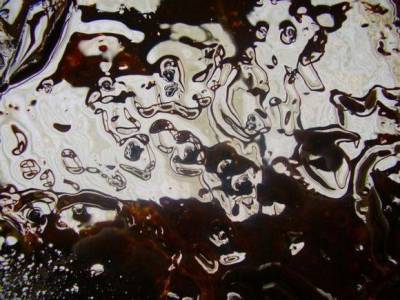 На Неве обнаружили нефтяное пятно