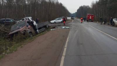 В Свердлова три машины раскидало по трассе после жуткого столкновения — фото