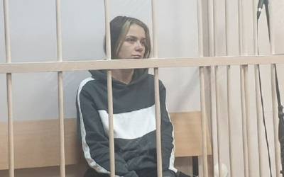Заявление на девушку за фото в стрингах у Исаакиевского собора написал «гееборец» Булатов