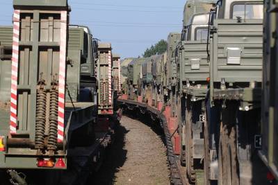 «Деза или жадность?» – разведка Украины отрицает скопление войск...
