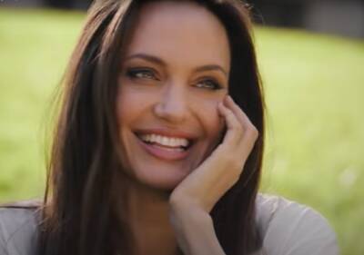 Джоли в мокрой майке показала, какой дерзкой была до замужества: «Тигрица Анджелина»