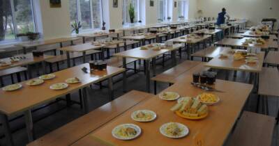 Родители рассказали о снижении качества питания в школах России