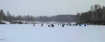 Спасатели МЧС напомнили рыбакам Новосибирской области об опасностях перволедья