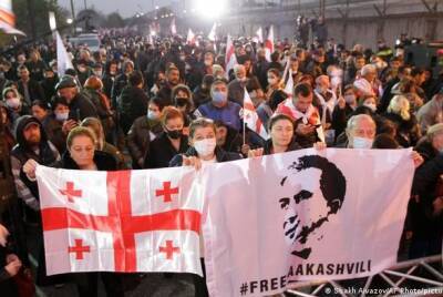 Сегодня суд в Тбилиси начнет процесс над Саакашвили