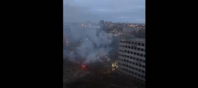 Бесхозное строение горит в Липецке (видео)