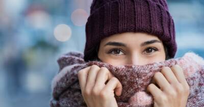Тренды осени и зимы 2021-22. Стилист рассказал, как правильно носить шарф в декабре