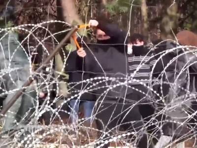 Белорусские пограничники: Силовики в Польше жестоко избили курдских беженцев (видео)