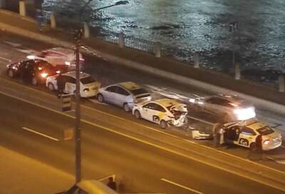 Массовое ДТП произошло у Володарского моста в Петербурге