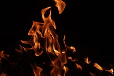 В Туле с огнем на улице Хлебной боролись 6 пожарных расчетов
