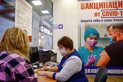 В Минздраве рассказали о сделавших первую прививку от COVID-19 россиянах