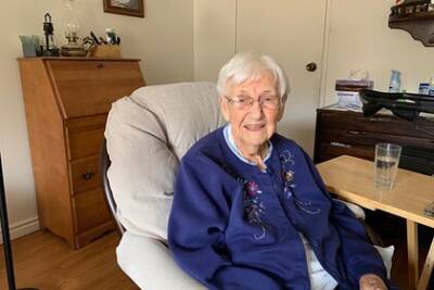 Женщина отпраздновала 100-летний юбилей и раскрыла секрет долголетия - lenta.ru - Канада - провинция Онтарио