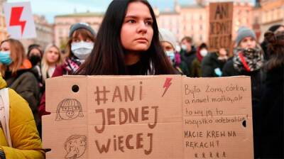 Смерть из-за запрета абортов: почему Польша снова поднялась на антиправительственные протесты