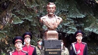 В столице ДНР открыли новый памятник Феликсу Джержинскому