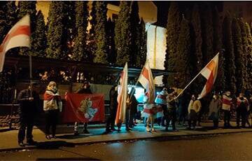 Белорусы Белостока вышли на акцию против созданного Лукашенко миграционного кризиса