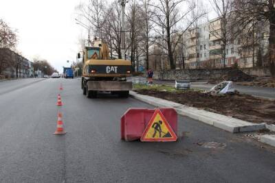Ремонт на улице Коммунальной в Пскове ведется с опережением графика