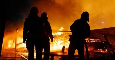 В Одессе более 20 спасателей ночью тушили пожар в пляжном клубе (ФОТО)