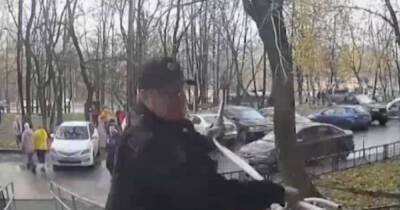 Полицейские потушили пожар в московской квартире и спасли трех детей