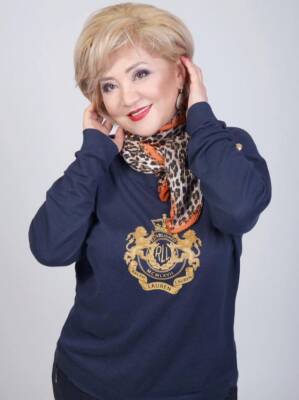Ляззат Абдыкаимовна Ахсамбиева — казахстанская исполнительница из Туркестана