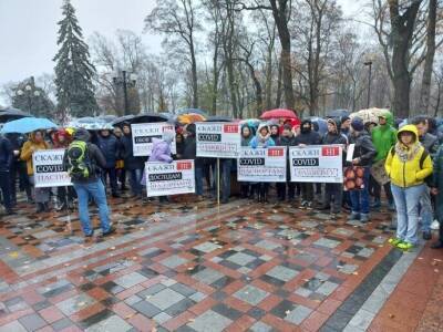 Без ограничений заболеваемость COVID-19 в Украине увеличится втрое – ВОЗ о протестах антивакцинаторов
