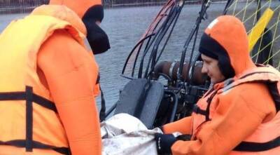 Спасатели нашли тело тюменца, упавшего накануне в Туру с моста Влюбленных