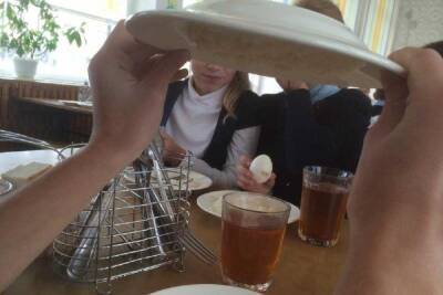 Родители российских школьников жалуются на качество блюд в столовых