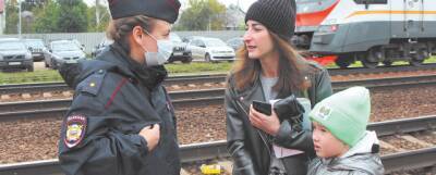 Полиция выявляет жителей Лобни, нарушающих правила поведения на железной дороге