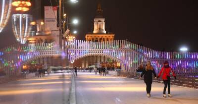В Москве начали заливать самый большой каток