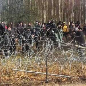 Польша пригрозила Беларуси закрыть границу из-за мигрантов